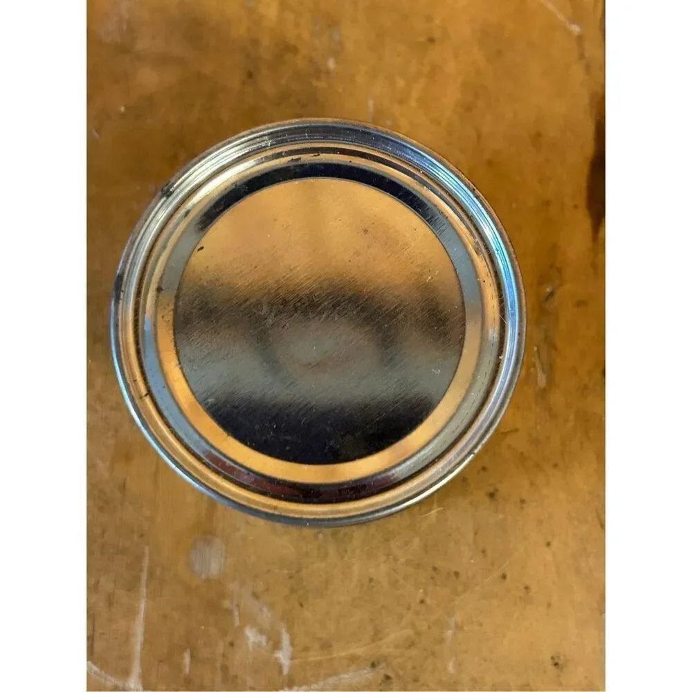 Vintage queen hairdressing tin decor (8305)